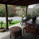 Acogedora Casa De Madera Con Piscina Hébergement de vacances *