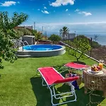 Hébergement de vacances Acogedora Casa De Madera Con Piscina Güimar