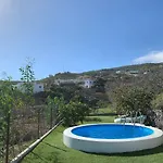 Hébergement de vacances Acogedora Casa De Madera Con Piscina Güimar