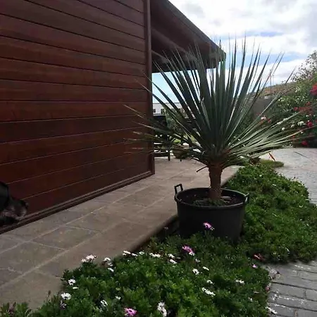 Acogedora Casa De Madera Con Piscina Hébergement de vacances *