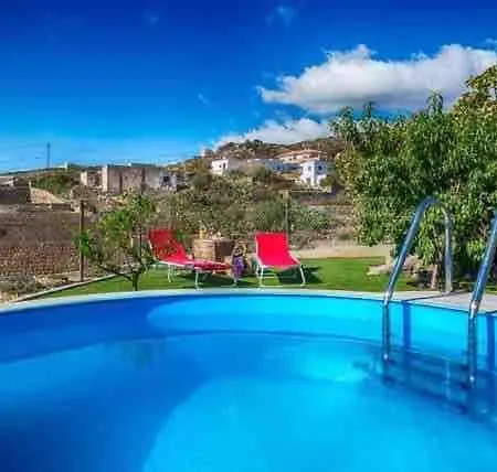 Acogedora Casa De Madera Con Piscina Hébergement de vacances