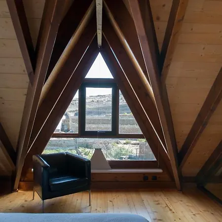 Acogedora Casa De Madera Con Piscina Hébergement de vacances *