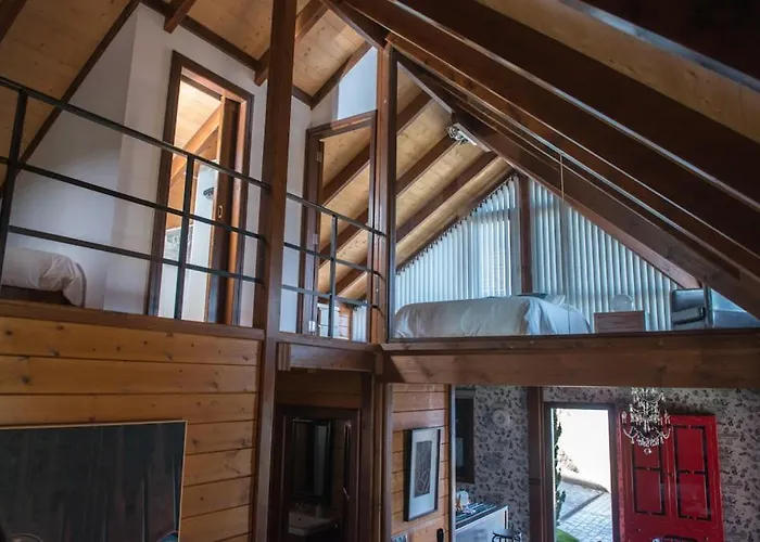 Prázdninový dům Acogedora Casa De Madera Con Piscina