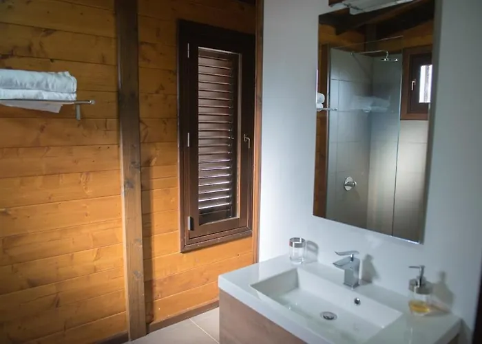 Acogedora Casa De Madera Con Piscina