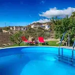 Acogedora Casa De Madera Con Piscina בית נופש