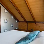 Acogedora Casa De Madera Con Piscina בית נופש
