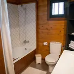 בית נופש Acogedora Casa De Madera Con Piscina *