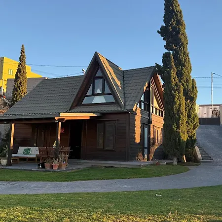 Acogedora Casa De Madera Con Piscina Сasa de vacaciones