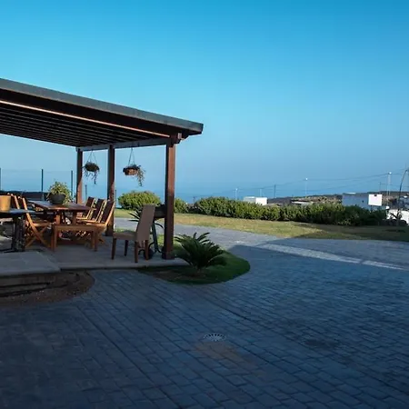 Acogedora Casa De Madera Con Piscina