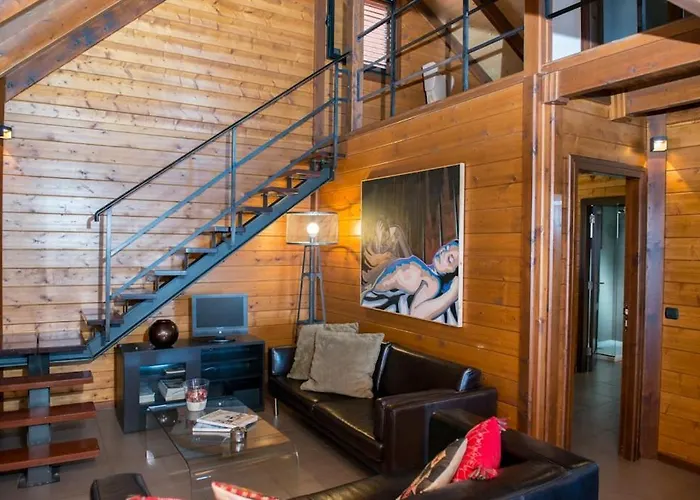 Сasa de vacaciones Acogedora Casa De Madera Con Piscina