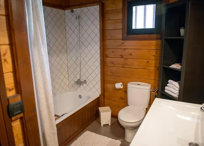 Дом отдыха Acogedora Casa De Madera Con Piscina *